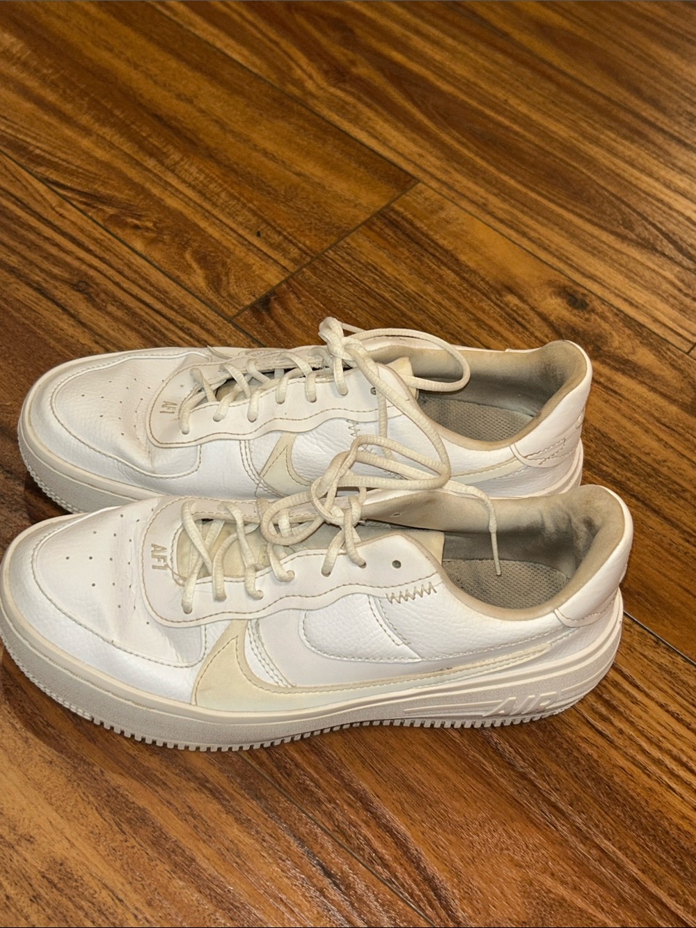 2022
Nike Wmns Air Force 1 PLT.AF.ORM 'Triple White'